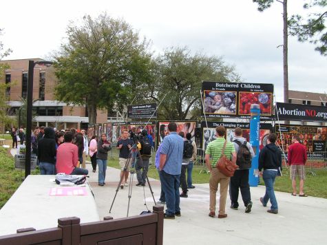 A crowd gathers at the University of North Florida A crowd gathers at the University of North Florida